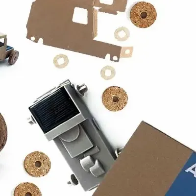 Jouets enfants - AUTOGAMI 4L RENAULT, DES VOITURES QUI ROULENT A L ENERGIE SOLAIRE - LITOGAMI