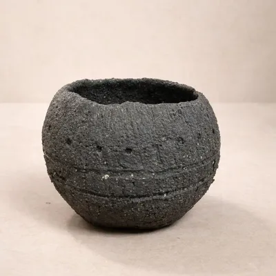 Vases - Vase en grès chamotté texturé, façonné à la main - SNEFERU