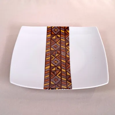 Cadeaux - Édition Limitée : Coffret d'Assiettes en Porcelaine Personnalisable - Motifs Bogolan Uniques pour une Table d'Exception - KEMI HOME ART