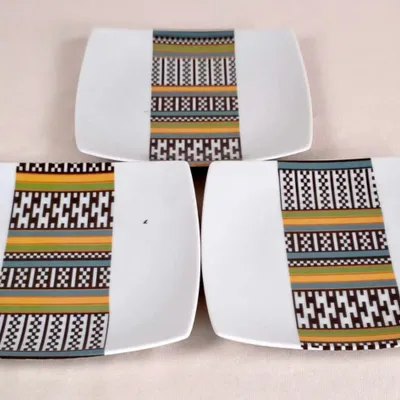 Cadeaux - Édition Limitée : Coffret de 6 Assiettes Carrées en Porcelaine Française Personnalisables – Motif Kounta du Niger, Artisanat d'Excellence - KEMI HOME ART