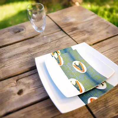 Cadeaux - Éclat WAX : Coffret de 12 assiettes carrées personnalisables en porcelaine fine, motif Hirondelles - Artisanat français sur mesure - KEMI HOME ART