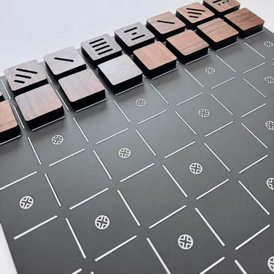 Objets design - Échecs et échiquier - A - SHALL WE PLAY A GAME?