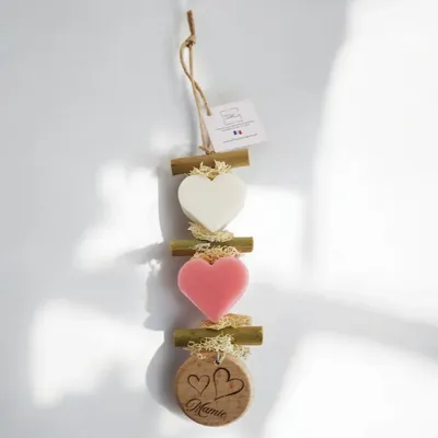 Savons - Tresse 1 Cœur Bergamotte 1 Cœur Rose 1 Rond bois "Mamie" - FABRIQUE LOMAELLE