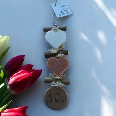 Savons - Tresse 1 Cœur Bergamotte 1 Cœur Fleur d'Oranger 1 Rond bois "La Vie est Belle" - FABRIQUE LOMAELLE