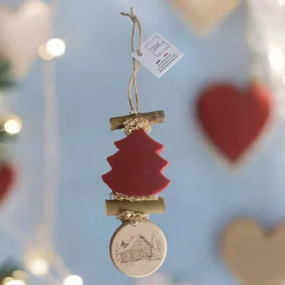 Soaps - Braided 1 Fir Tree with Red Fruit and Wooden Round "Chalet" - FABRIQUE LOMAELLE