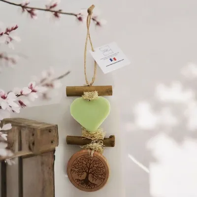 Savons - Tresse 1 Cœur Verveine avec Rond Bois "Arbre de vie " - FABRIQUE LOMAELLE