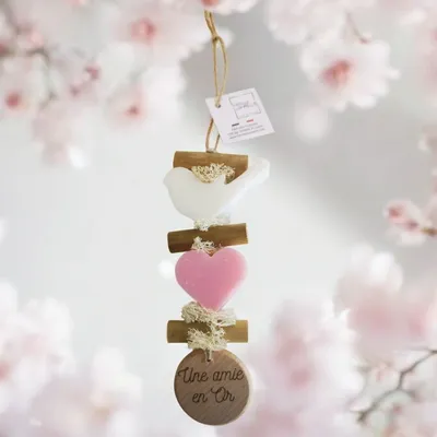 Savons - Tresse 1 Savon Oiseau Bergamotte 1 Cœur Rose avec un rond bois "Une Amie en Or" - FABRIQUE LOMAELLE