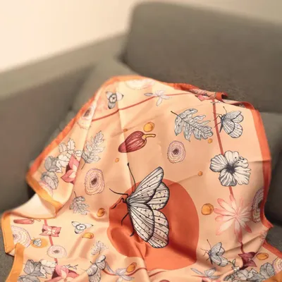 Foulards et écharpes - Foulard en satin, Création et impression françaises - KOUNTHEA RETH