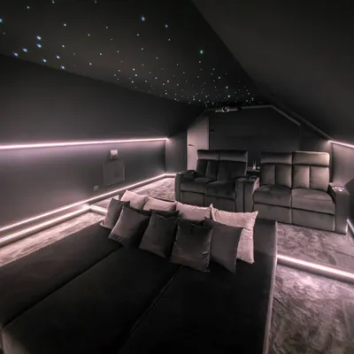 Settees - Private cinema room in the attic - MYCINÉ