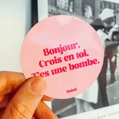 Carterie - Sticker - Bonjour. Crois en toi. T'es une bombe. – 8cm - MUISTI