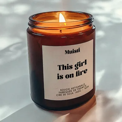 Objets de décoration - Bougie Parfumée - This girl is on fire - Musc blanc – 160g - MUISTI