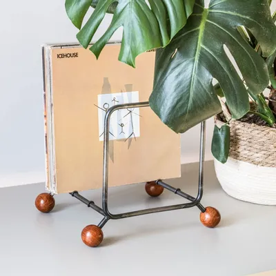Etagères - Porte-disques en vinyle avec pieds sphériques en bois - DESIGN ATELIER ARTICLE