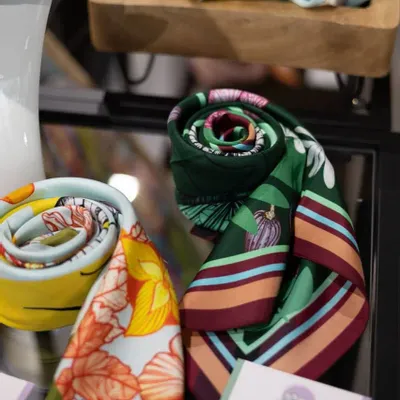 Foulards et écharpes - foulard Pur soie, Carré de soie 67, Création et impression françaises - KOUNTHEA RETH