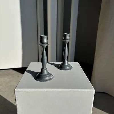 Objets de décoration - Paire de petits bougeoirs fins en étain H15,5 - OFFICE OBJETS