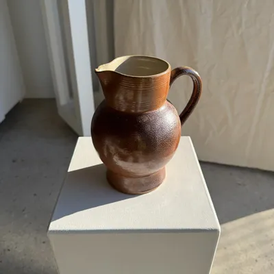 Carafes - Grande carafe boule en grès marque 5 au dessous éclat à la base - OFFICE OBJETS