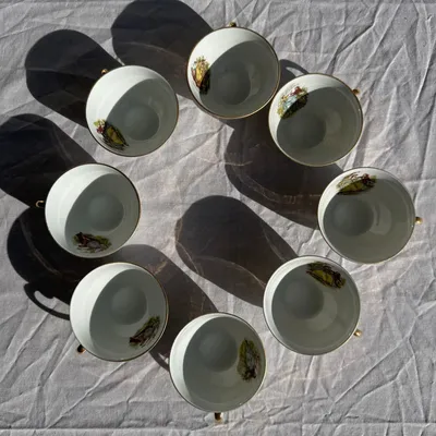 Tasses et mugs - Lot de 8 tasses en porcelaine à motif de galanterie pastorale - OFFICE OBJETS