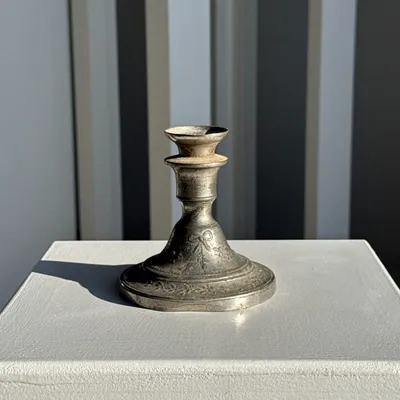 Objets de décoration - Petit bougeoir ancien gravé en métal argenté dans son jus - OFFICE OBJETS