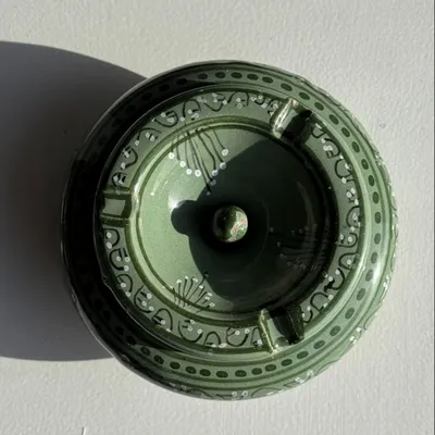 Objets de décoration - Cendrier artisanal vert à couvercle D13 - OFFICE OBJETS