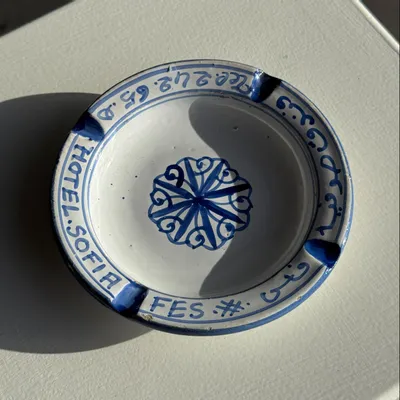 Objets de décoration - Cendrier bleu et blanc de l'Hôtel Sofia à Fès D13 - OFFICE OBJETS