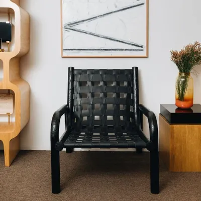 Fauteuils - Fauteuil Ginga en cuir et chêne massif noir effet sablé - DUISTT