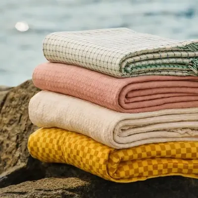 Prêt-à-porter - ENVELOPPEMENT DE PLAGE ET SERVIETTES. - CALMA HOUSE