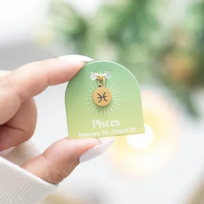 Bijoux - Breloque dorée du signe du zodiaque Poissons - SOMETHING DIFFERENT WHOLESALE