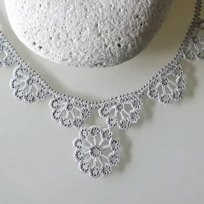 Bijoux - COLLIER EN TEXTILE AU MOTIF GRAPHIQUE, MODÈLE HAWA - KARAWAN AUTHENTIC