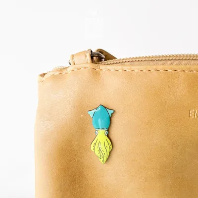 Jewelry - Cuttlefish Wooden Lapel Pin - PINTONIK