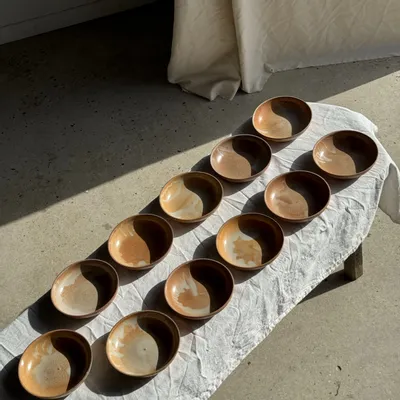 Assiettes au quotidien - Lot de 11 assiettes vintages artisanales en grès mat épaisses creuses - OFFICE OBJETS