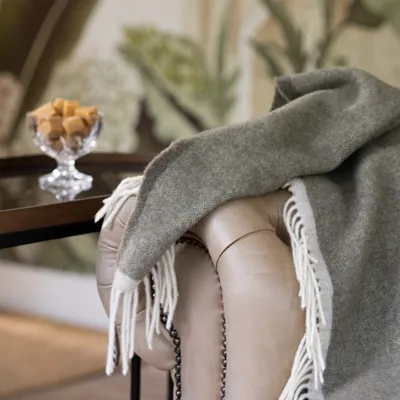 Plaids - Plaid doux en cachemire et laine mérinos MILANO Verde Orlo - MOST-BLANKETS