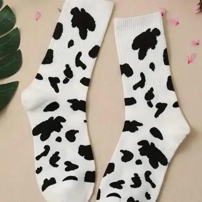 Objets design - Chaussettes imprimées Vache noire et blanche pour Femme - VACHES ET COMPAGNIE
