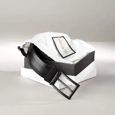 Objets design - Ceinture en cuir noir avec boucle noire - OTTAVIANI