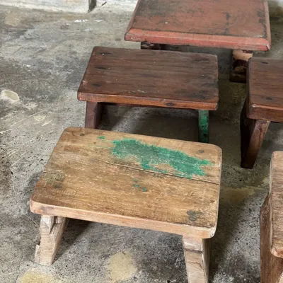 Tabourets - Petit tabouret d'appoint en teck upcyclé traces de chromie verte - OFFICE OBJETS