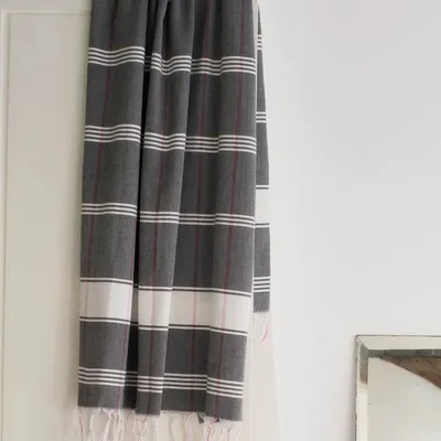 Pools - hammam towel Organic black/white - OTTOMANIA
