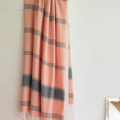 Pools - hammam towel Organic peach/dark blue - OTTOMANIA