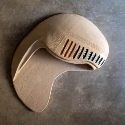 Ceramic - Bas-reliefs Casque - SIHAM DJEBBAR CERAMICS