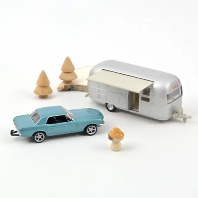 Jouets enfants - Ford Mustang 1968 Bleu métallisé et Caravane Airstream Jet-car 1/43 - NOREV