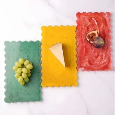 Assiettes au quotidien - Planche à fromage rectangulaire en résine en forme de pétoncle — 14 po - CASA AMAROSA