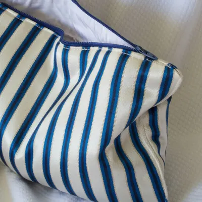 Serviettes de bain - trousse de toilette, blanc à rayures blue et noir - OTTOMANIA