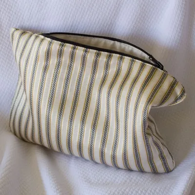 Bath towels - toiletry bag, white with a narrow black and yellow stripe - OTTOMANIA