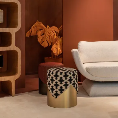 Stools for hospitalities & contracts - Lune V round Pouf in brass Base and COM - DUISTT