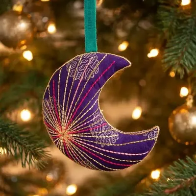 Guirlandes et boules de Noël - Décoration intemporelle en forme de croissant de lune réalisée à parti - I WAS A SARI