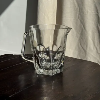 Carafes - Large glass water pitcher with hexagonal base H15 D20 - OFFICE OBJETS