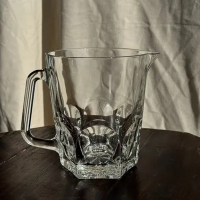 Carafes - Large glass water pitcher with hexagonal base H15 D20 - OFFICE OBJETS