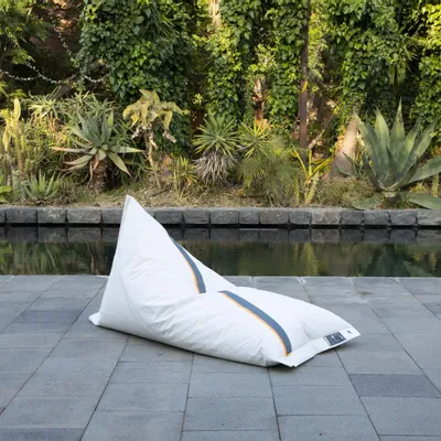 Sièges pour collectivités - CO.MO.DO. SAIL XL - Pouf en voiles usagées et tissus techniques - JUNKLE