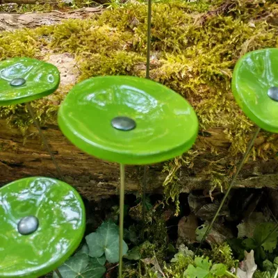 Décorations florales - Petite fleur ronde pour une utilisation en extérieur en vert pomme - CARNEOL GLASS