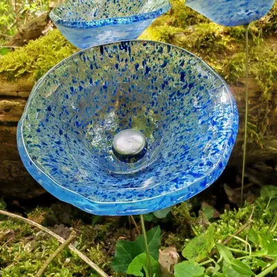 Décorations florales - Fleur de calebasse en verre de taille moyenne pour l'extérieur de couleur bleu foncé transparent avec tige en acier inoxydable de 43 cm. - CARNEOL GLASS