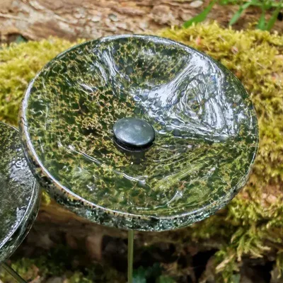 Décorations florales - Petite fleur ronde en verre pour l'extérieur de couleur transparente et noire avec tige en acier inoxydable de 43 cm - CARNEOL GLASS