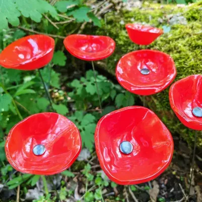 Floral decoration - Medium -sized glass calabel flower for outdoor in red colour with 43 cm stainless steel stem. - CARNEOL GLASS