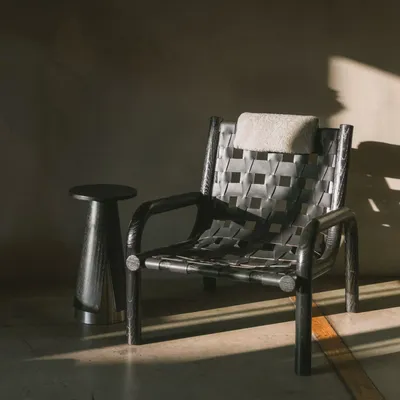 Lounge chairs for hospitalities & contracts - Ginga Lounge Leather Armchair in Black Solid sandbrushed Oak, Portugal - DUISTT